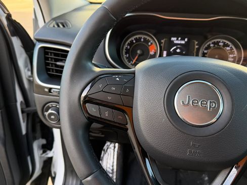 Used 2020 Jeep Cherokee Latitude Plus FWD image 25
