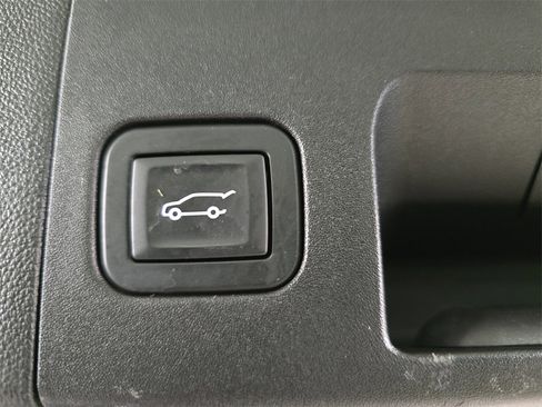 Used 2018 Cadillac XT5 Luxury image 16