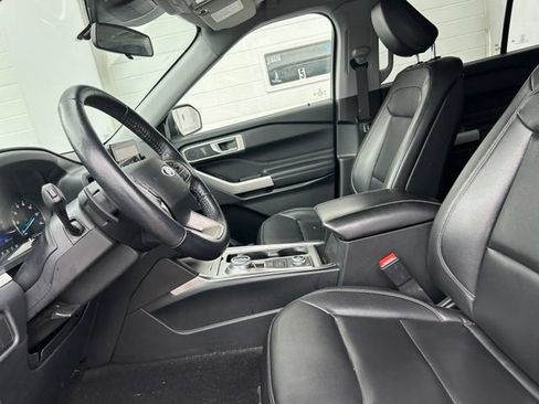 Used 2020 Ford Explorer XLT w/ Equipment Group 202A AWD/4WD image 8