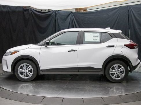 New 2025 Nissan Kicks Play S image 9