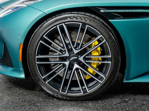 Used 2025 Aston Martin DB12 Convertible image 21