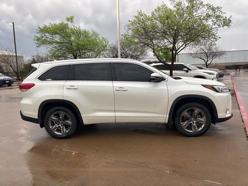 Used 2019 Toyota Highlander Limited Platinum image 4