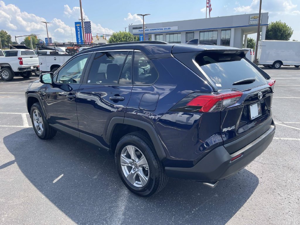 Used 2025 Toyota RAV4 XLE FWD image 5