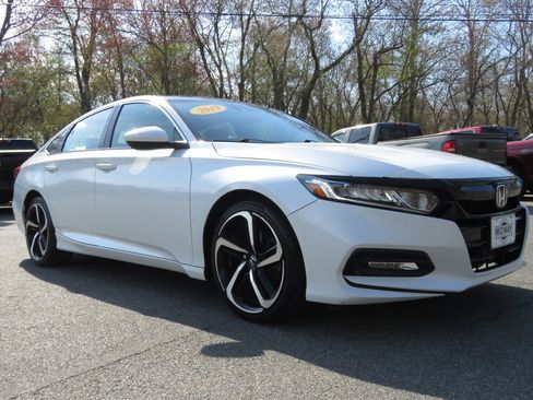 Used 2019 Honda Accord Sport image 3