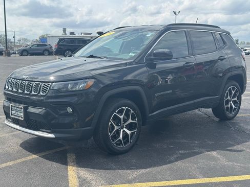 Used 2025 Jeep Compass Limited image 11