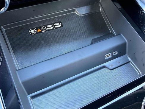 Used 2025 Chevrolet Tahoe High Country image 24