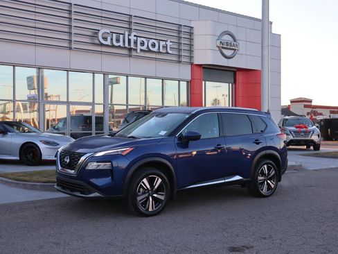 Used 2023 Nissan Rogue SL w/ SL Premium Package image 2