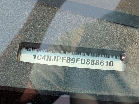 Used 2014 Jeep Patriot Latitude FWD image 16