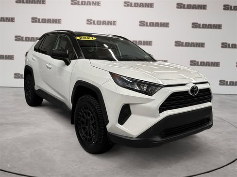 Used 2021 Toyota RAV4 LE image 7