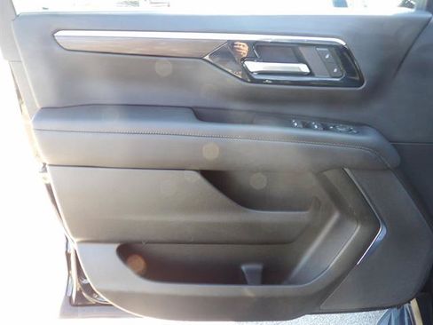 Used 2025 Chevrolet Tahoe LS AWD/4WD image 12
