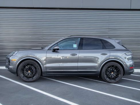 Certified 2026 Porsche Cayenne AWD/4WD image 2