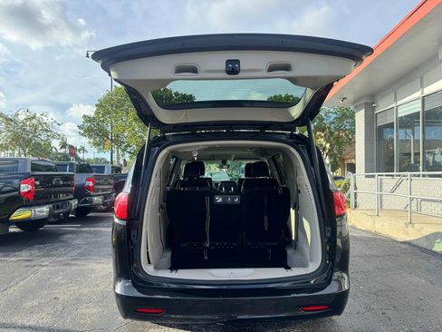 Used 2020 Chrysler Voyager Lxi FWD image 7