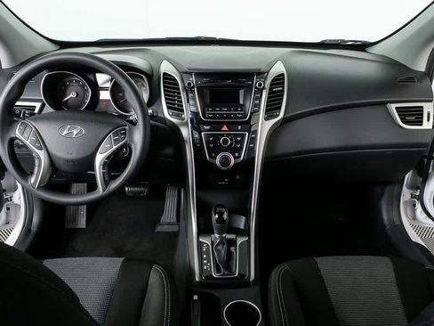 Used 2017 Hyundai Elantra GT image 23