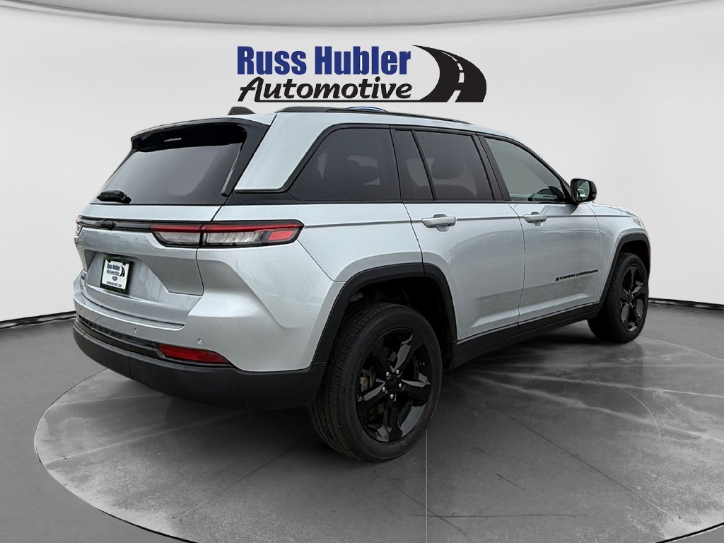 Used 2023 Jeep Grand Cherokee Altitude AWD/4WD image 7