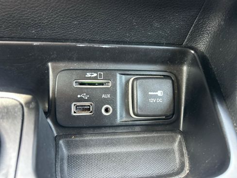 Used 2014 Jeep Cherokee Latitude w/ Cold Weather Group AWD/4WD image 20