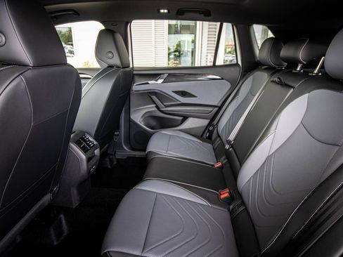 New 2026 Volkswagen Tiguan SE R-Line FWD image 25