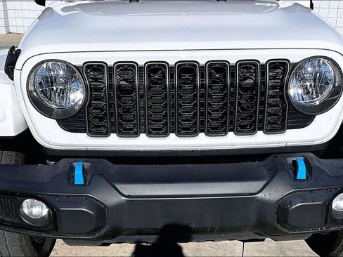 Used 2024 Jeep Wrangler Unlimited image 28