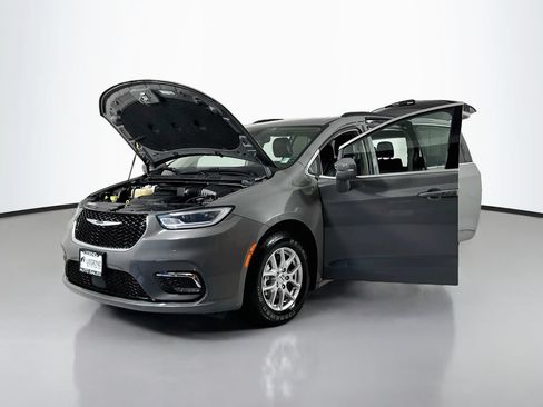 Used 2022 Chrysler Pacifica Touring-L FWD image 21