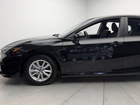 Used 2025 Toyota Camry LE FWD image 5