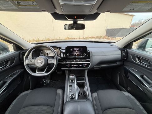 Used 2025 Nissan Pathfinder SV image 33