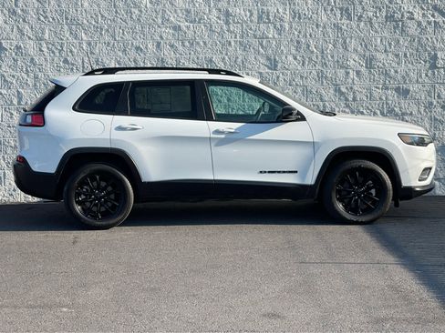 Used 2023 Jeep Cherokee Altitude Lux image 5