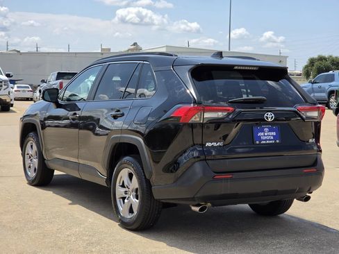 Used 2025 Toyota RAV4 XLE FWD image 7