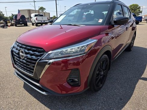 Used 2023 Nissan Kicks SR image 4
