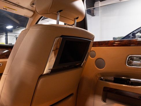 Used 2011 Rolls-Royce Ghost RWD image 13