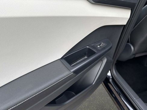 New 2025 Volkswagen Taos SEL image 7