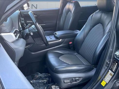 Used 2023 Toyota Highlander XSE FWD image 20