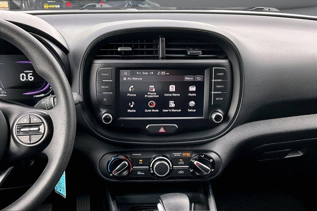 Used 2023 Kia Soul LX w/ Option Group 015 FWD image 9
