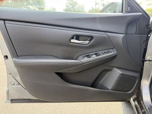 Used 2025 Nissan Sentra SV FWD image 11
