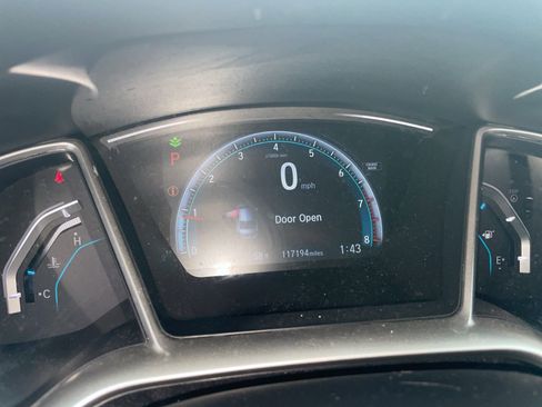 Used 2018 Honda Civic EX image 4