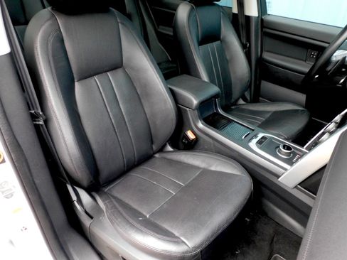 Used 2018 Land Rover Discovery Sport HSE image 19