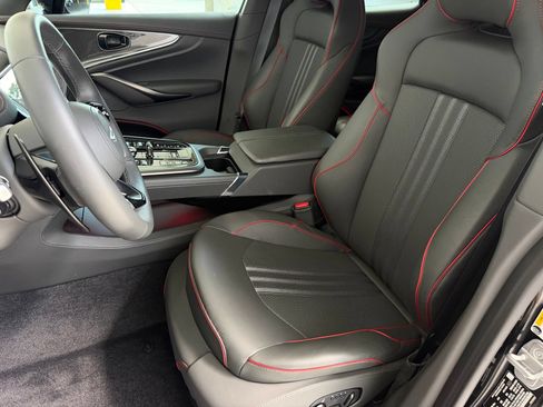 Used 2025 Aston Martin DBX 707 AWD/4WD image 16