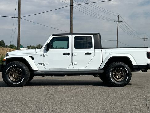 Used 2020 Jeep Gladiator Overland AWD/4WD image 5