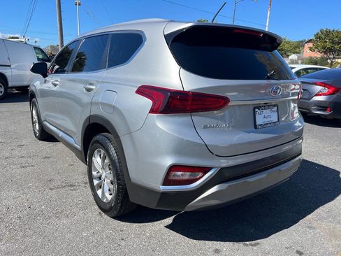 Used 2020 Hyundai Santa Fe SE image 3