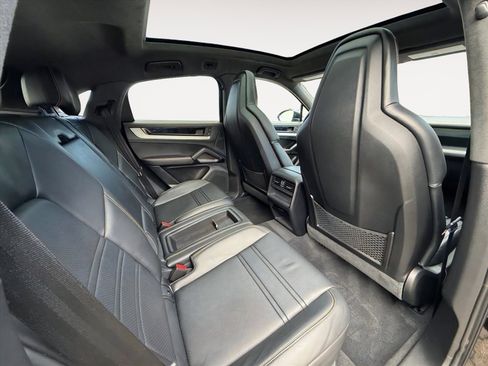 Used 2024 Porsche Cayenne Coupe AWD/4WD image 20