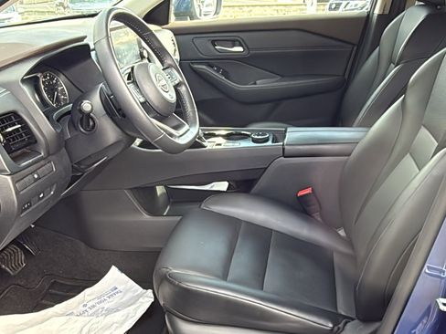 Certified 2022 Nissan Rogue SV w/ SV Premium Package image 19