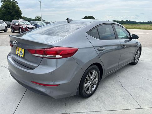 Used 2018 Hyundai Elantra Value Edition FWD image 4