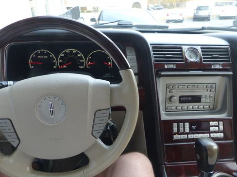 Used 2003 Lincoln Navigator Luxury image 20