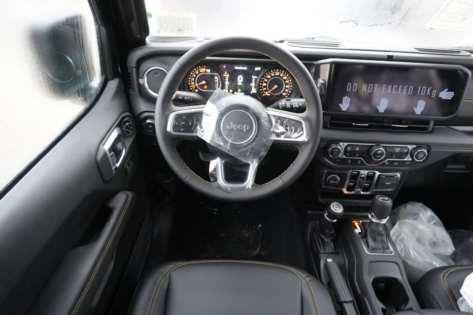 New 2025 Jeep Wrangler Unlimited Sahara w/ Safety Group AWD/4WD image 12