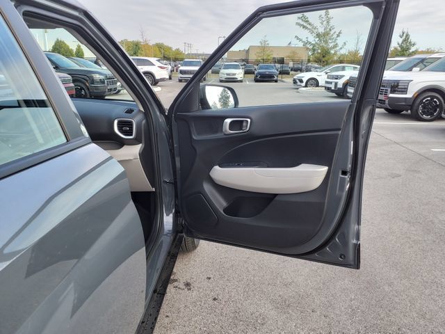 Used 2026 Hyundai Venue SEL FWD image 31