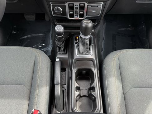 Used 2024 Jeep Wrangler Unlimited w/ Convenience Group AWD/4WD image 22
