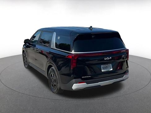 Used 2026 Kia Carnival FWD image 10