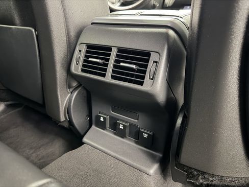 Used 2018 Land Rover Range Rover Velar S image 40