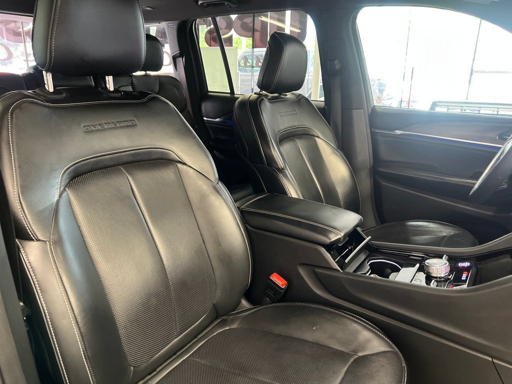Used 2023 Jeep Grand Cherokee Overland AWD/4WD image 40