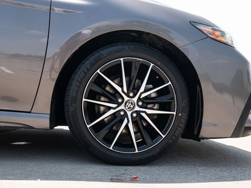 Used 2021 Toyota Camry SE FWD image 9