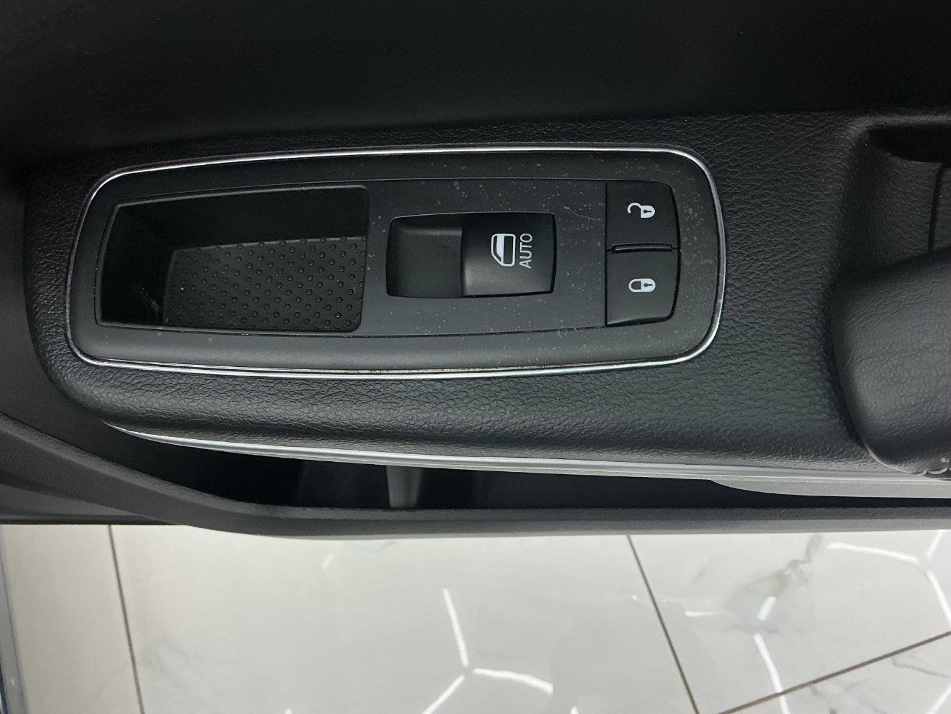 Used 2019 Chrysler 300 S AWD/4WD image 40