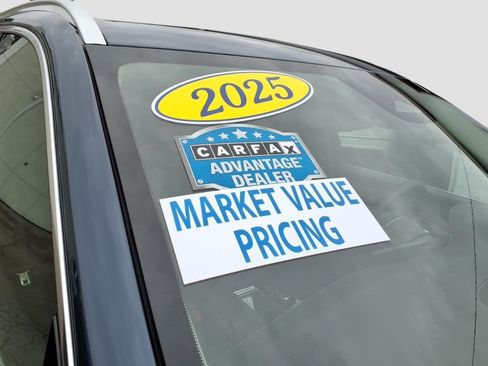 Used 2025 Volvo XC90 T8 Ultra w/ Protection Package Premier AWD/4WD image 9